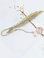 *** CLEARANCE*** Feather resin floral chain bookmark