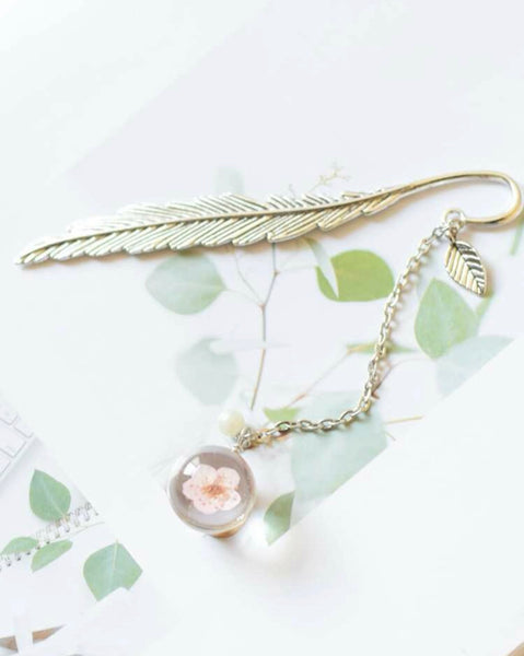 Feather resin floral chain bookmark